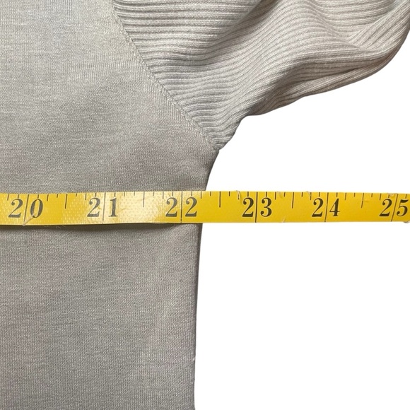 Reebok Asphalt Gray V-Neck Pullover Shirt Women's 2XL Runs Small Athletic Casual - Picture 7 of 9